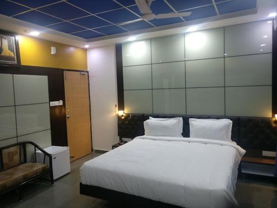 Hotel Kk Residency Нагпур Экстерьер фото